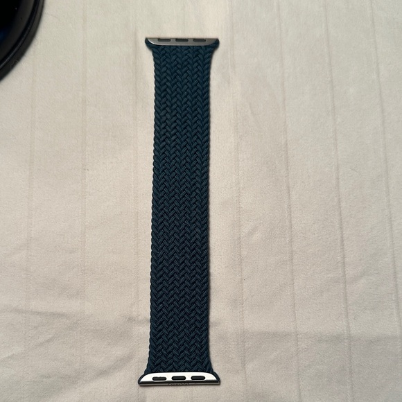 Authentic Apple Dark green Apple Watch strap - Picture 2 of 2